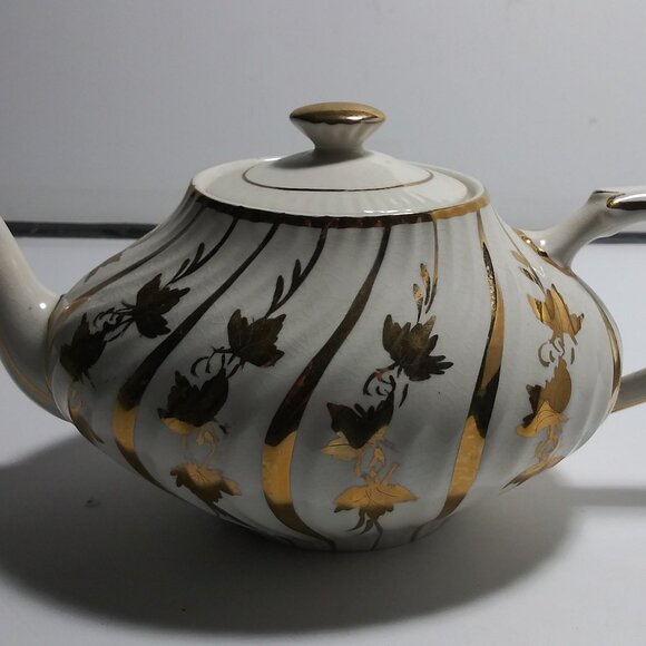 Arthur Wood Tea Pot, White Gold Guild #4388 - Picture 1 of 2